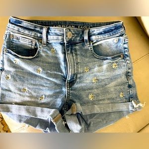 American Eagle super cute embroidered denim shorts size 6